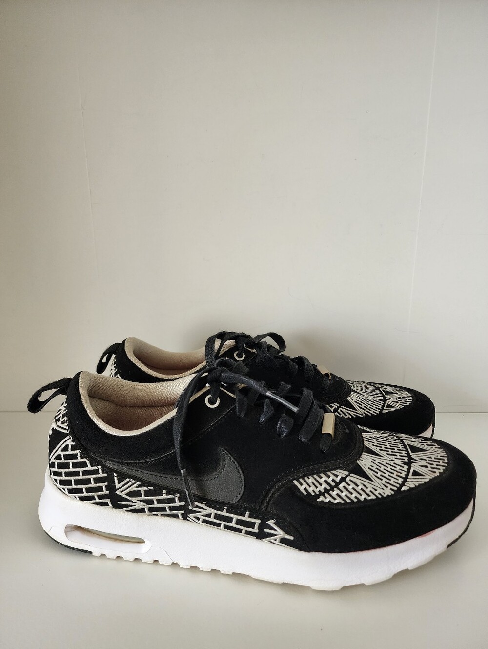 Rare Nike Air Max Thea LOTC QS Black and White Running Shoes Size 7.5